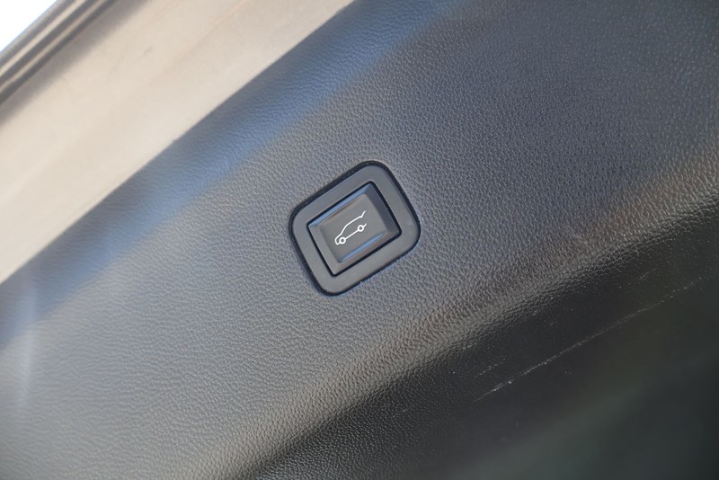 Buick Enclave Vehicle Full-screen Gallery Image 08