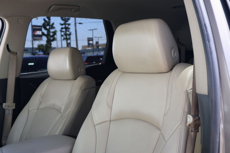Buick Enclave Vehicle Full-screen Gallery Image 18