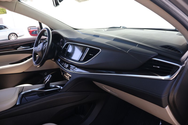Buick Enclave Vehicle Full-screen Gallery Image 19
