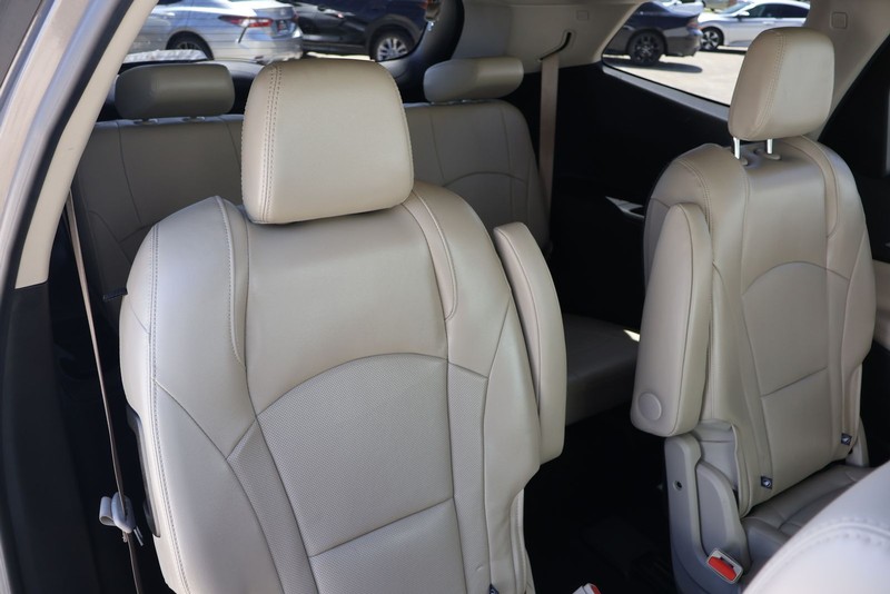 Buick Enclave Vehicle Full-screen Gallery Image 21