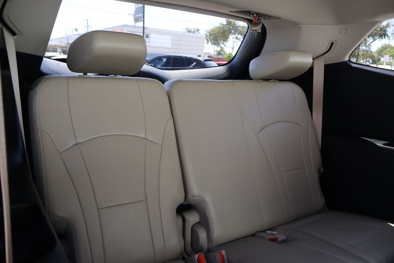 Buick Enclave Vehicle Full-screen Gallery Image 22