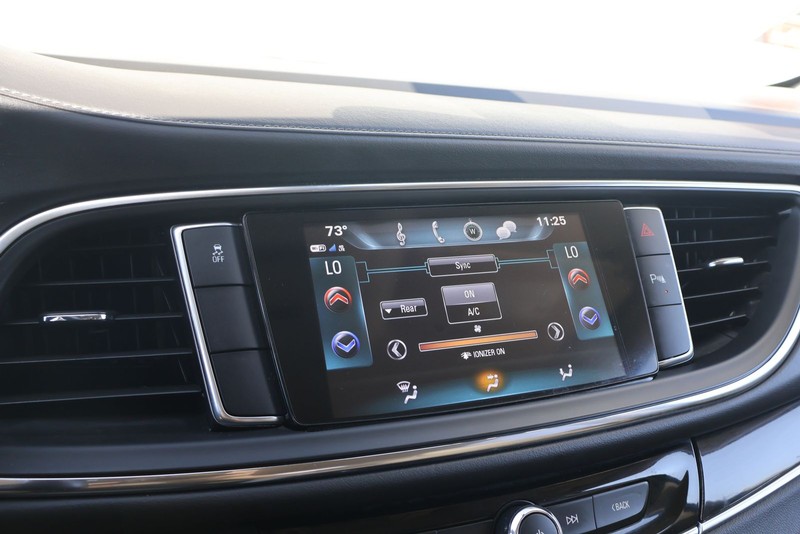 Buick Enclave Vehicle Full-screen Gallery Image 29