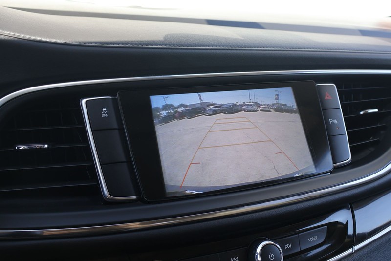 Buick Enclave Vehicle Full-screen Gallery Image 30