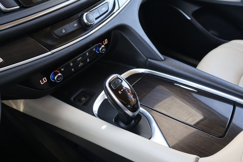 Buick Enclave Vehicle Full-screen Gallery Image 31
