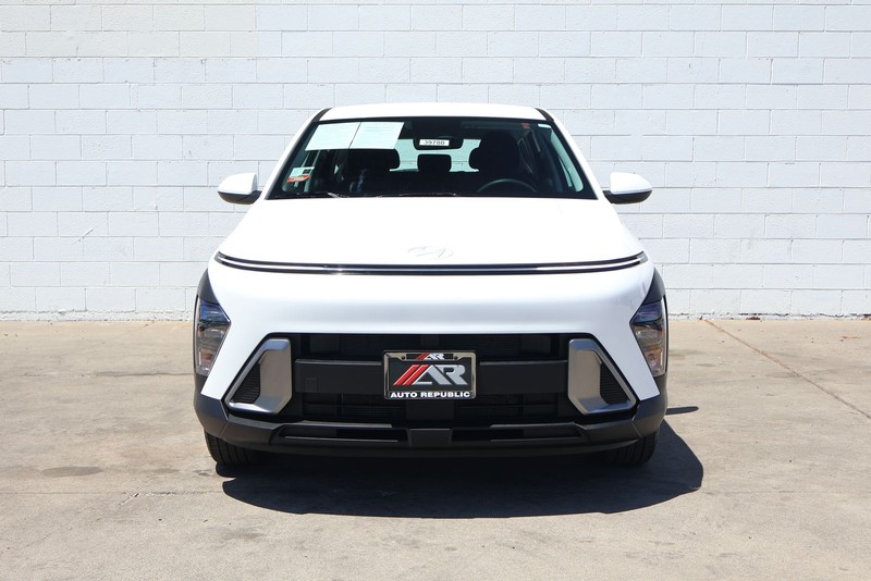 Hyundai Kona Vehicle Full-screen Gallery Image 02