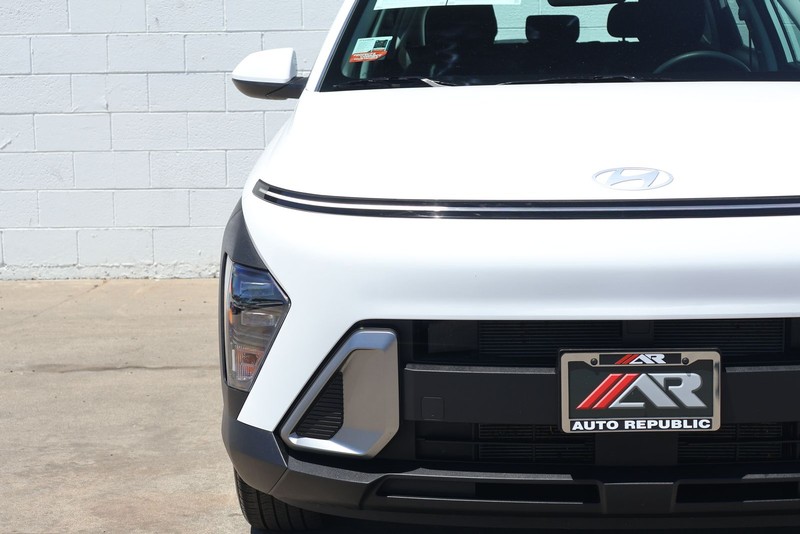 Hyundai Kona Vehicle Full-screen Gallery Image 03