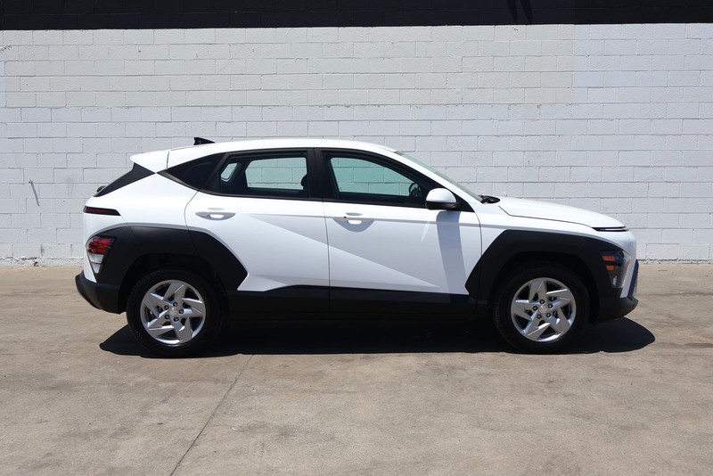 Hyundai Kona Vehicle Full-screen Gallery Image 04