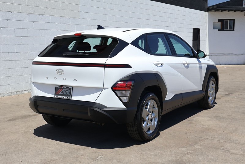 Hyundai Kona Vehicle Full-screen Gallery Image 05