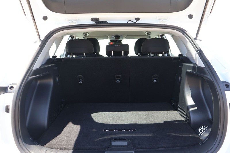 Hyundai Kona Vehicle Full-screen Gallery Image 08