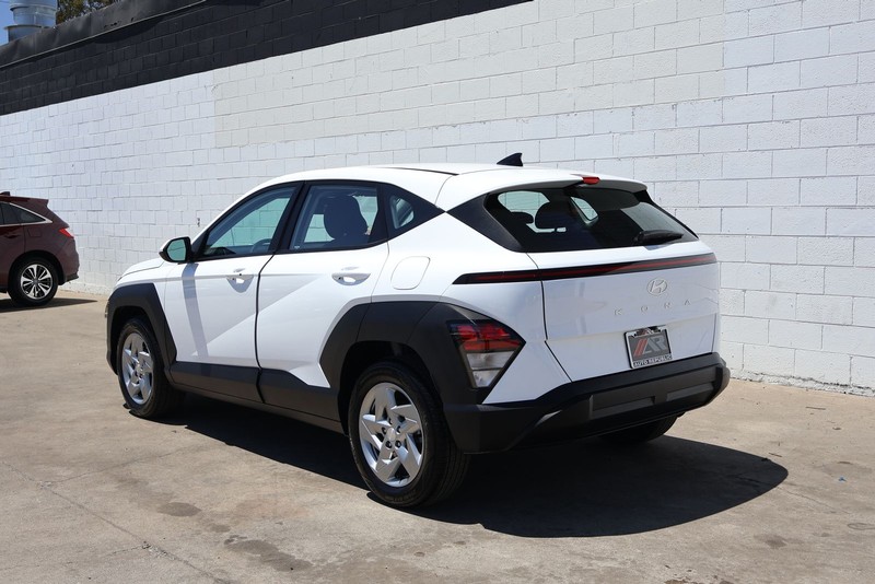 Hyundai Kona Vehicle Full-screen Gallery Image 09