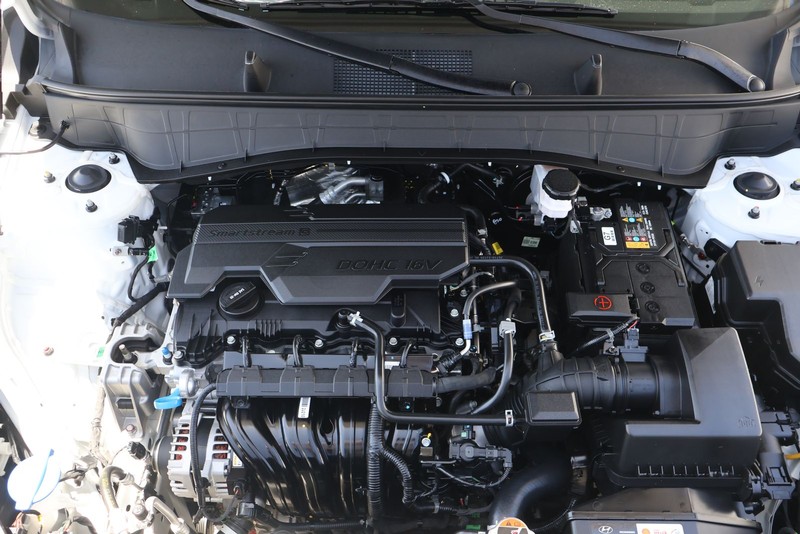 Hyundai Kona Vehicle Full-screen Gallery Image 12