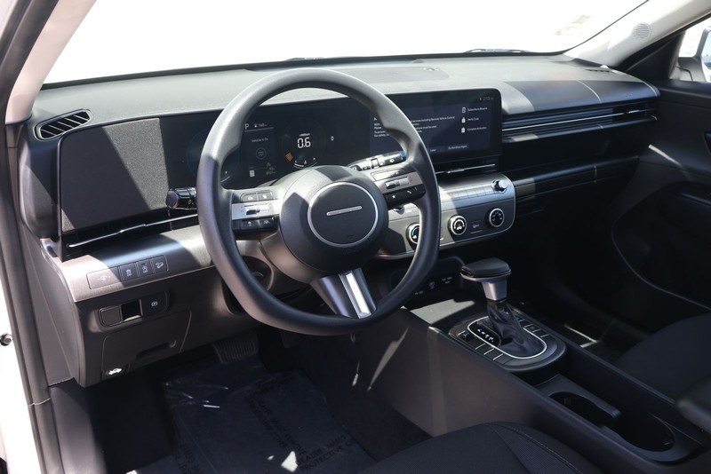 Hyundai Kona Vehicle Full-screen Gallery Image 15