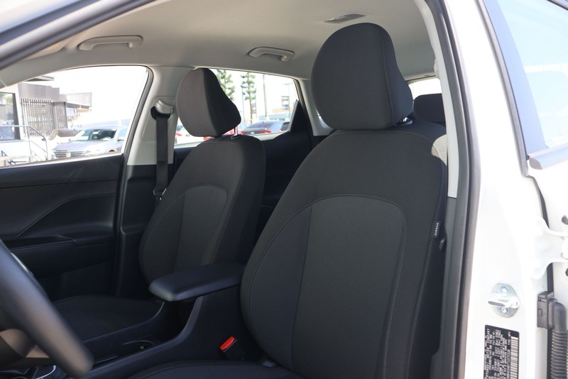 Hyundai Kona Vehicle Full-screen Gallery Image 16