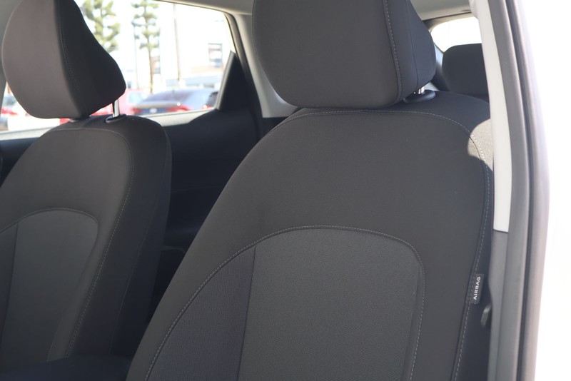 Hyundai Kona Vehicle Full-screen Gallery Image 17