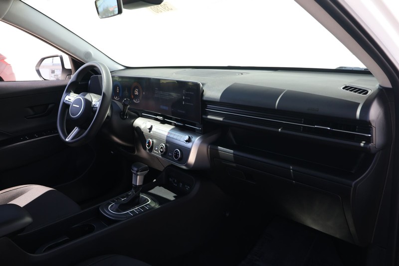 Hyundai Kona Vehicle Full-screen Gallery Image 18