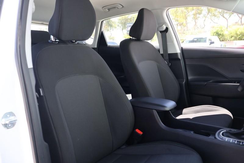 Hyundai Kona Vehicle Full-screen Gallery Image 19