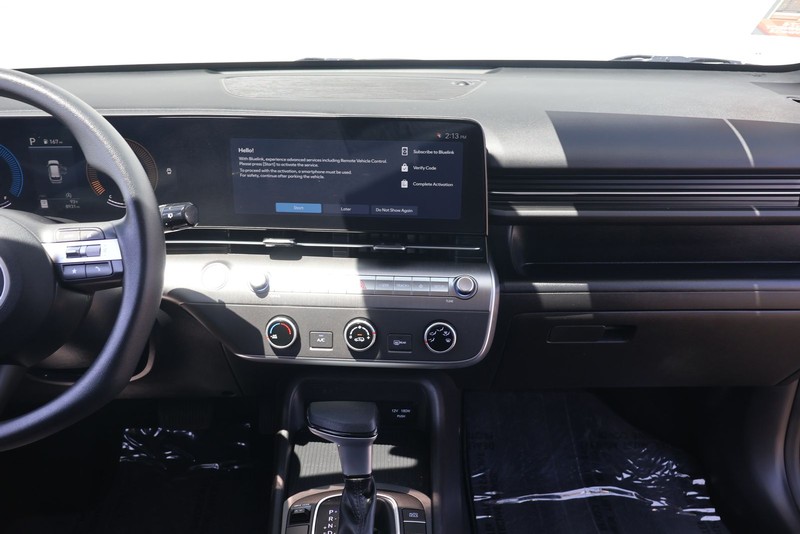 Hyundai Kona Vehicle Full-screen Gallery Image 24