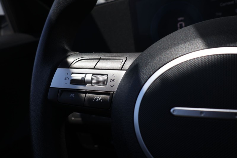 Hyundai Kona Vehicle Full-screen Gallery Image 25