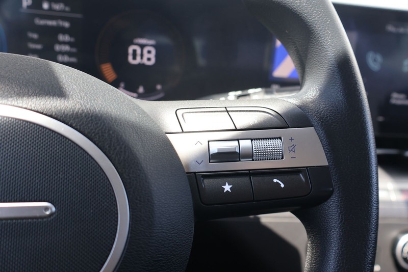 Hyundai Kona Vehicle Full-screen Gallery Image 26