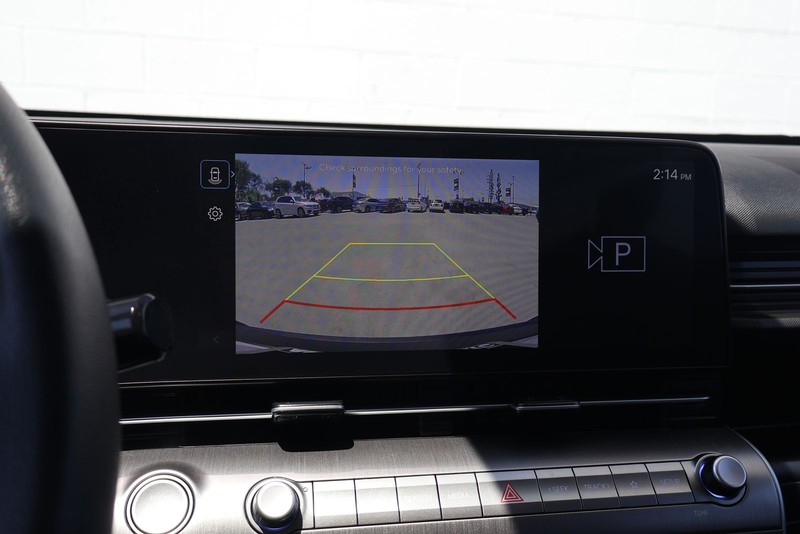 Hyundai Kona Vehicle Full-screen Gallery Image 28