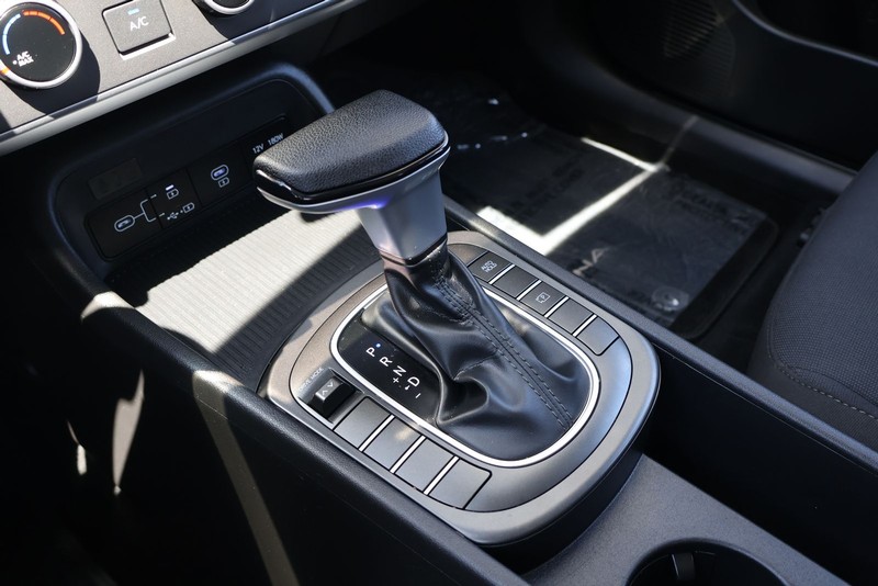 Hyundai Kona Vehicle Full-screen Gallery Image 30