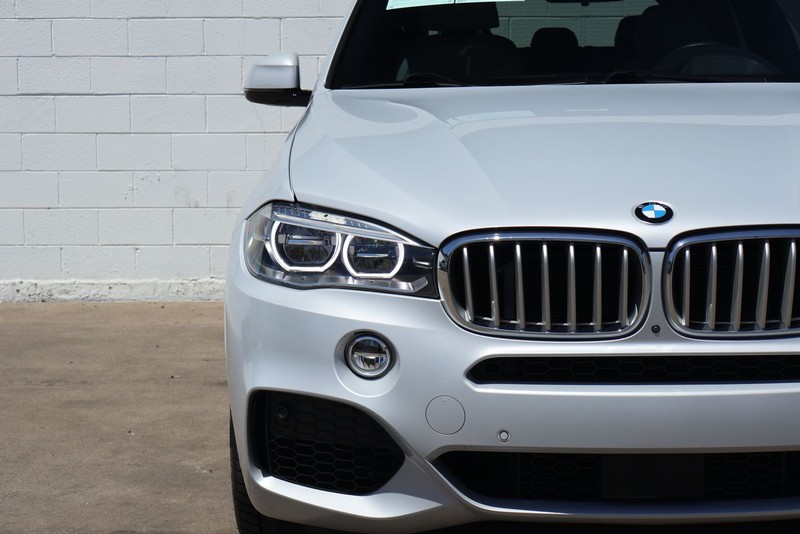 BMW X5 Vehicle Full-screen Gallery Image 03