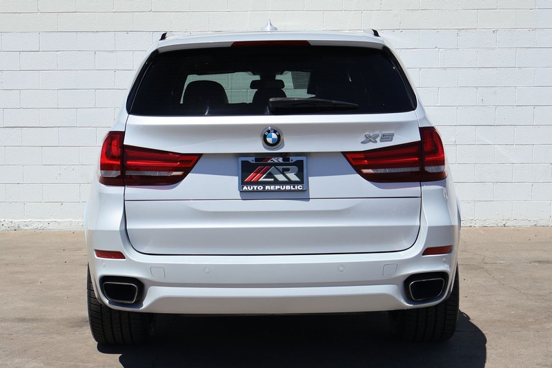 BMW X5 Vehicle Full-screen Gallery Image 04