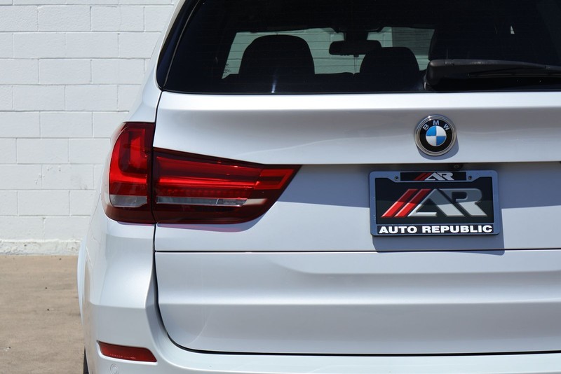 BMW X5 Vehicle Full-screen Gallery Image 05