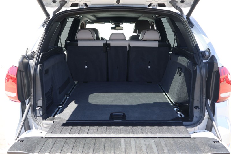 BMW X5 Vehicle Full-screen Gallery Image 06