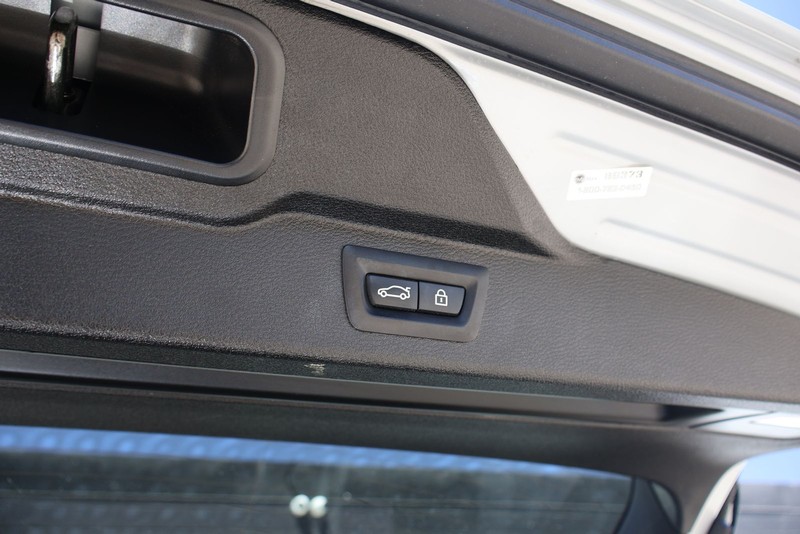 BMW X5 Vehicle Full-screen Gallery Image 07