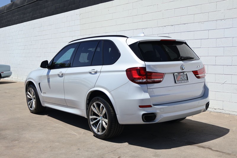 BMW X5 Vehicle Full-screen Gallery Image 08