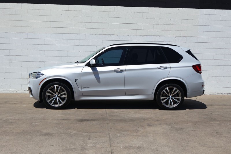 BMW X5 Vehicle Full-screen Gallery Image 09