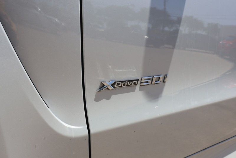 BMW X5 Vehicle Full-screen Gallery Image 11