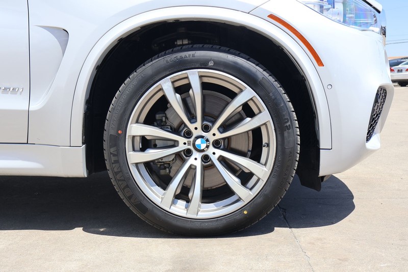 BMW X5 Vehicle Full-screen Gallery Image 13