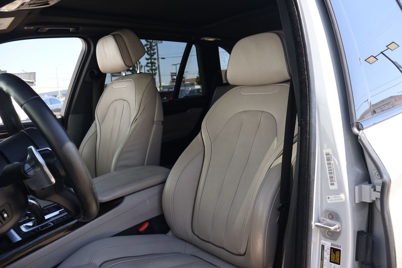 BMW X5 Vehicle Full-screen Gallery Image 16