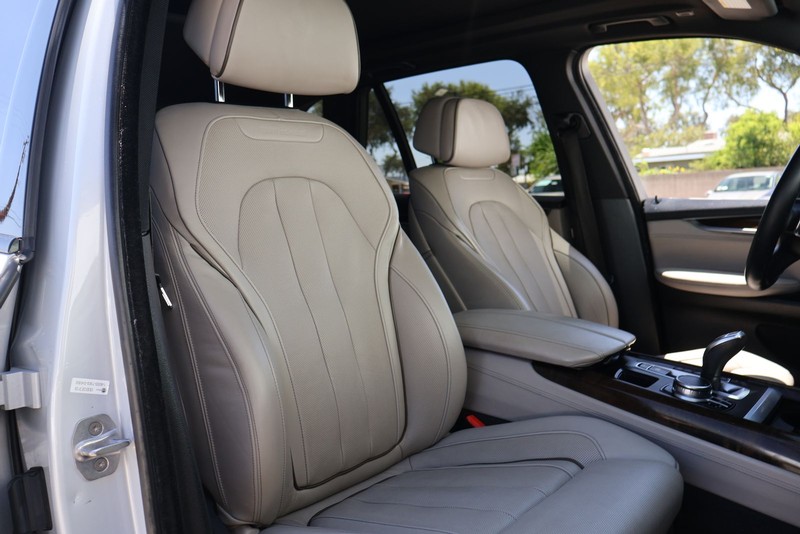 BMW X5 Vehicle Full-screen Gallery Image 20