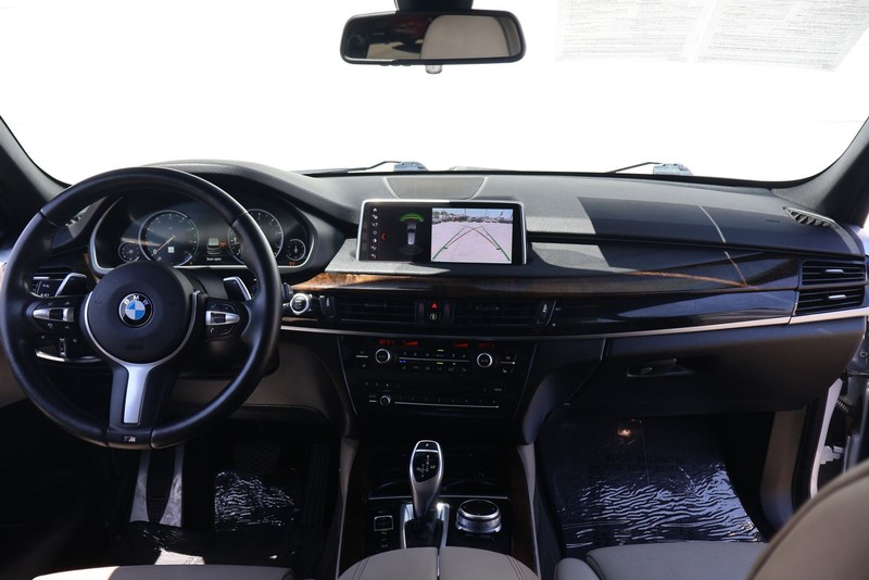 BMW X5 Vehicle Full-screen Gallery Image 23