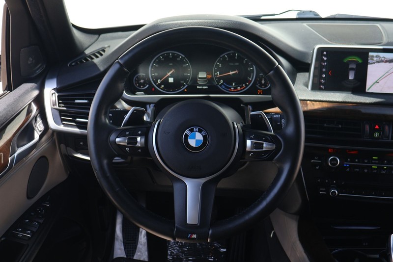 BMW X5 Vehicle Full-screen Gallery Image 24