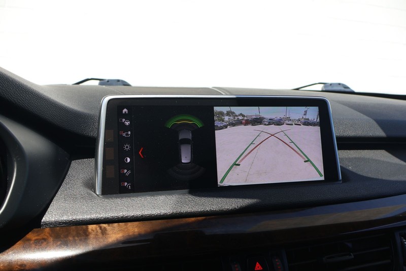 BMW X5 Vehicle Full-screen Gallery Image 26