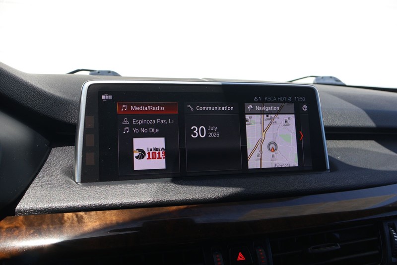 BMW X5 Vehicle Full-screen Gallery Image 27