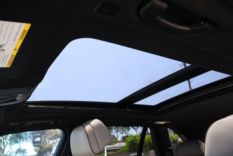 BMW X5 Vehicle Full-screen Gallery Image 28