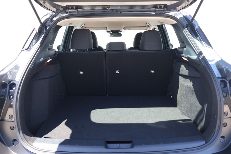 Nissan Kicks Vehicle Full-screen Gallery Image 08