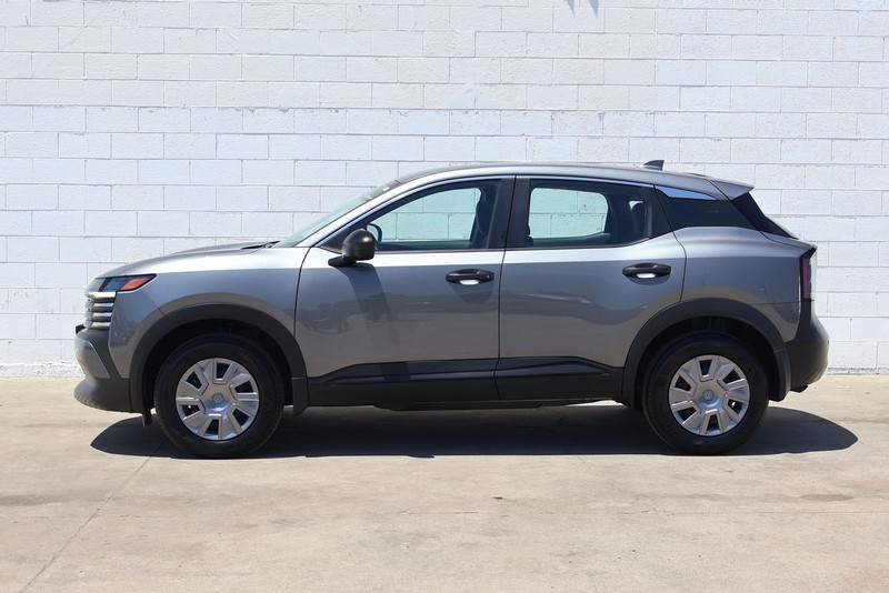 Nissan Kicks Vehicle Full-screen Gallery Image 10