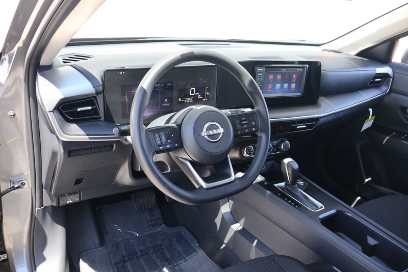 Nissan Kicks Vehicle Full-screen Gallery Image 15