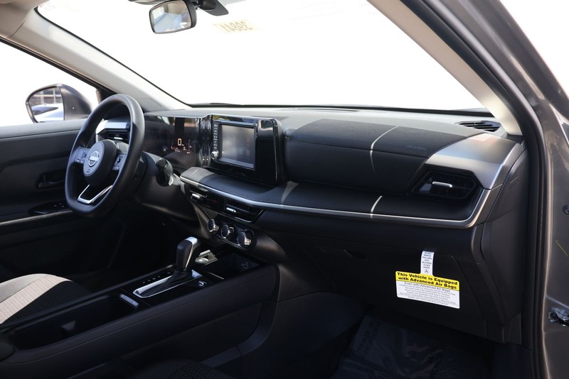 Nissan Kicks Vehicle Full-screen Gallery Image 18