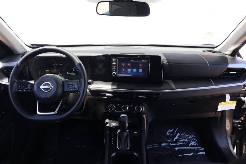 Nissan Kicks Vehicle Full-screen Gallery Image 21