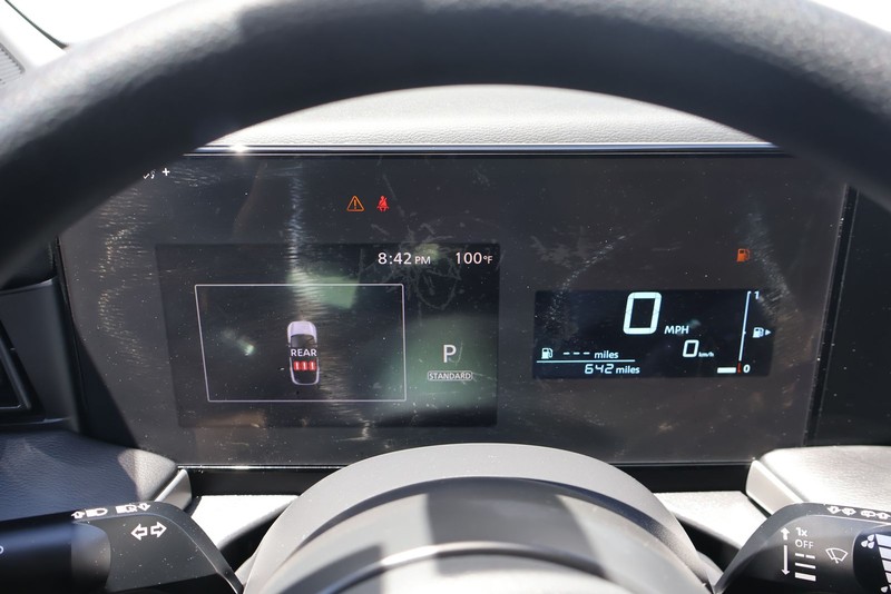 Nissan Kicks Vehicle Full-screen Gallery Image 22
