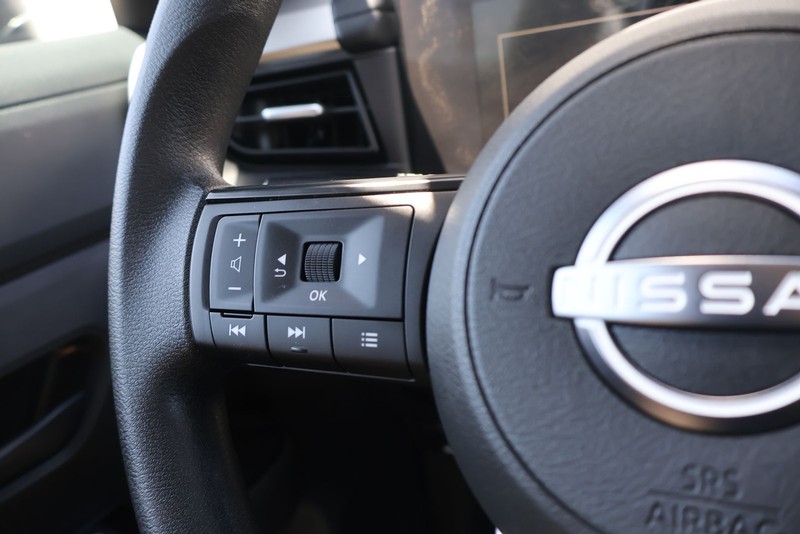 Nissan Kicks Vehicle Full-screen Gallery Image 24