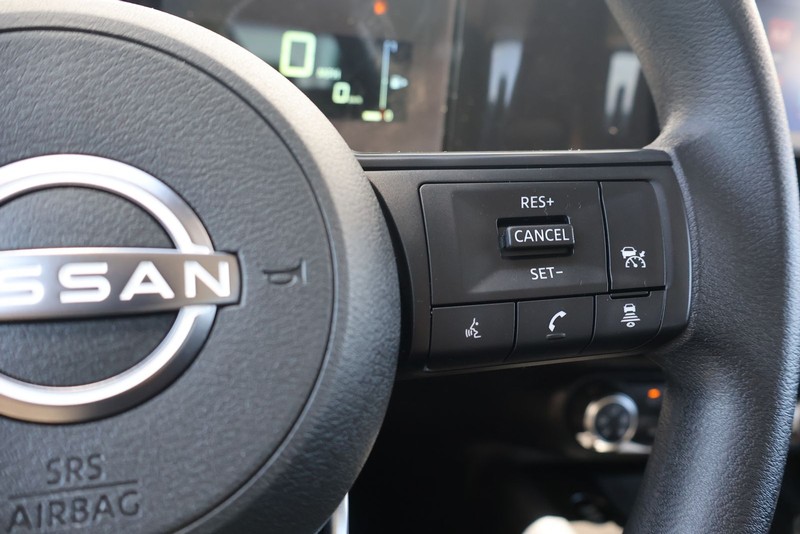 Nissan Kicks Vehicle Full-screen Gallery Image 25