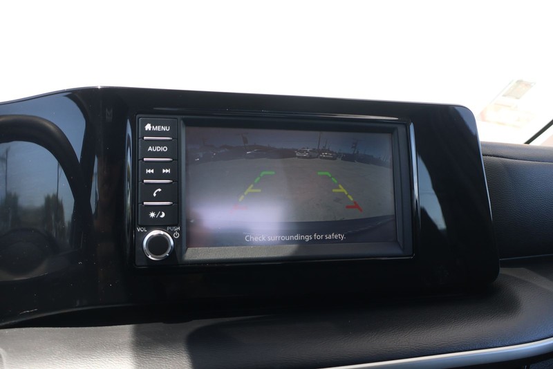 Nissan Kicks Vehicle Full-screen Gallery Image 28